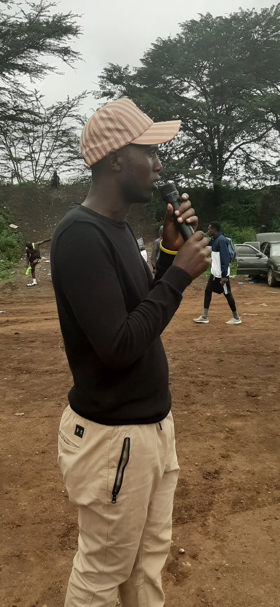 Kenyan project manager Kemboi  explaining how the research will work 
<a href="/TupumueP/">Zindua Creatives Organization</a> 
<a href="/kkemboi72/">The Lord Kirgit</a> 
<a href="/orinafred/">Fred Orina</a> 
<a href="/KEMRI_Kenya/">Kenya Medical Research Institute</a> 
<a href="/s_cinderby_SEI/">Steve Cinderby</a> 
<a href="/CindyGrayGlas/">Cindy Gray</a> 
<a href="/BowyerCressida/">Cressida Bowyer</a> 
@omaemukuru