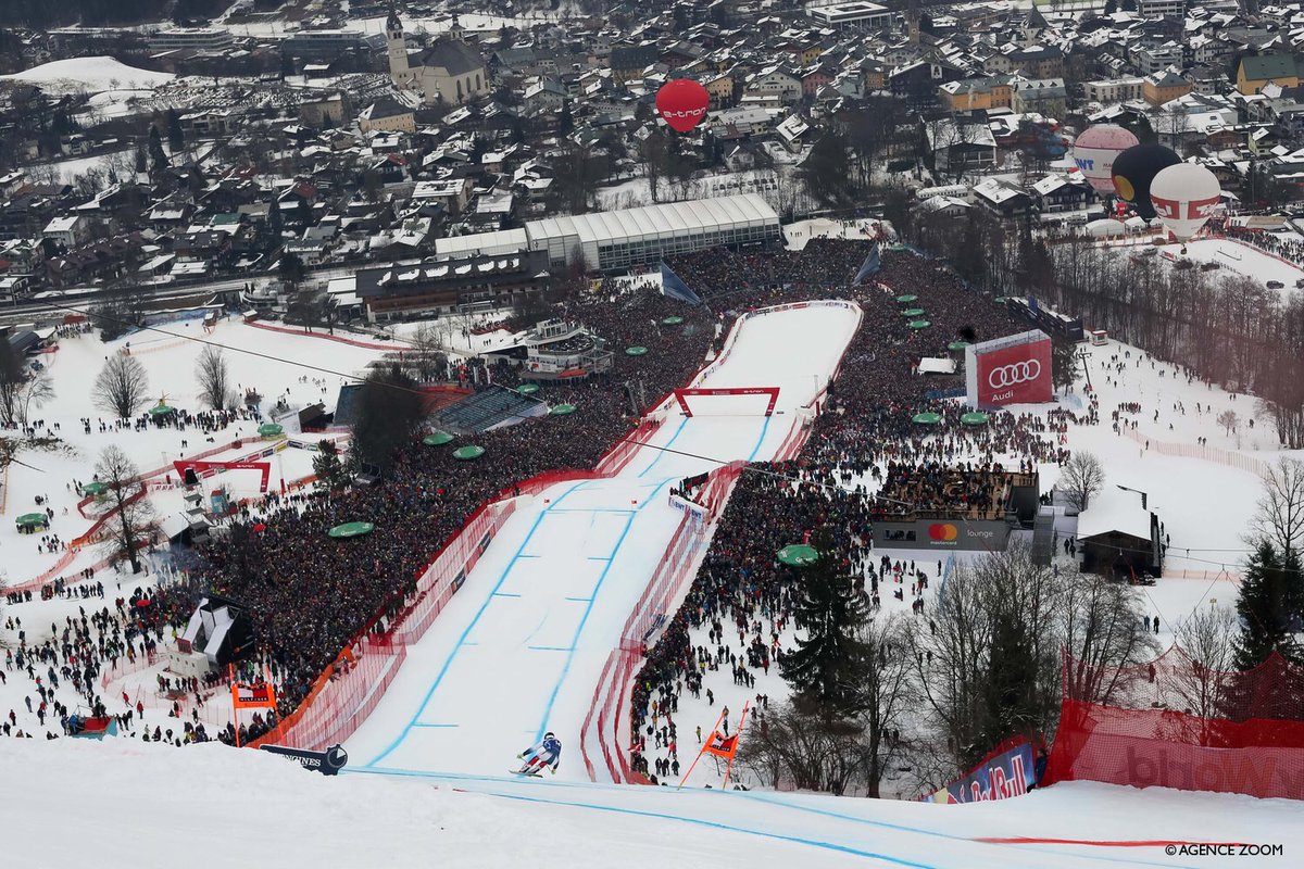 Un bon millésime ce 80 ème @hahnenkammrennen 😉
Très heureux d’avoir été à la bagarre avec les meilleurs devant ma famille et mes amis.
Bravo <a href="/yoclarey/">johan clarey</a> d’être un solide comme ça !

💪🏻💪🏻 @adrientheaux et @briceroger

#dpforever💫

#anotherbestday 
#equipedefrancedouane 
#maplagne
