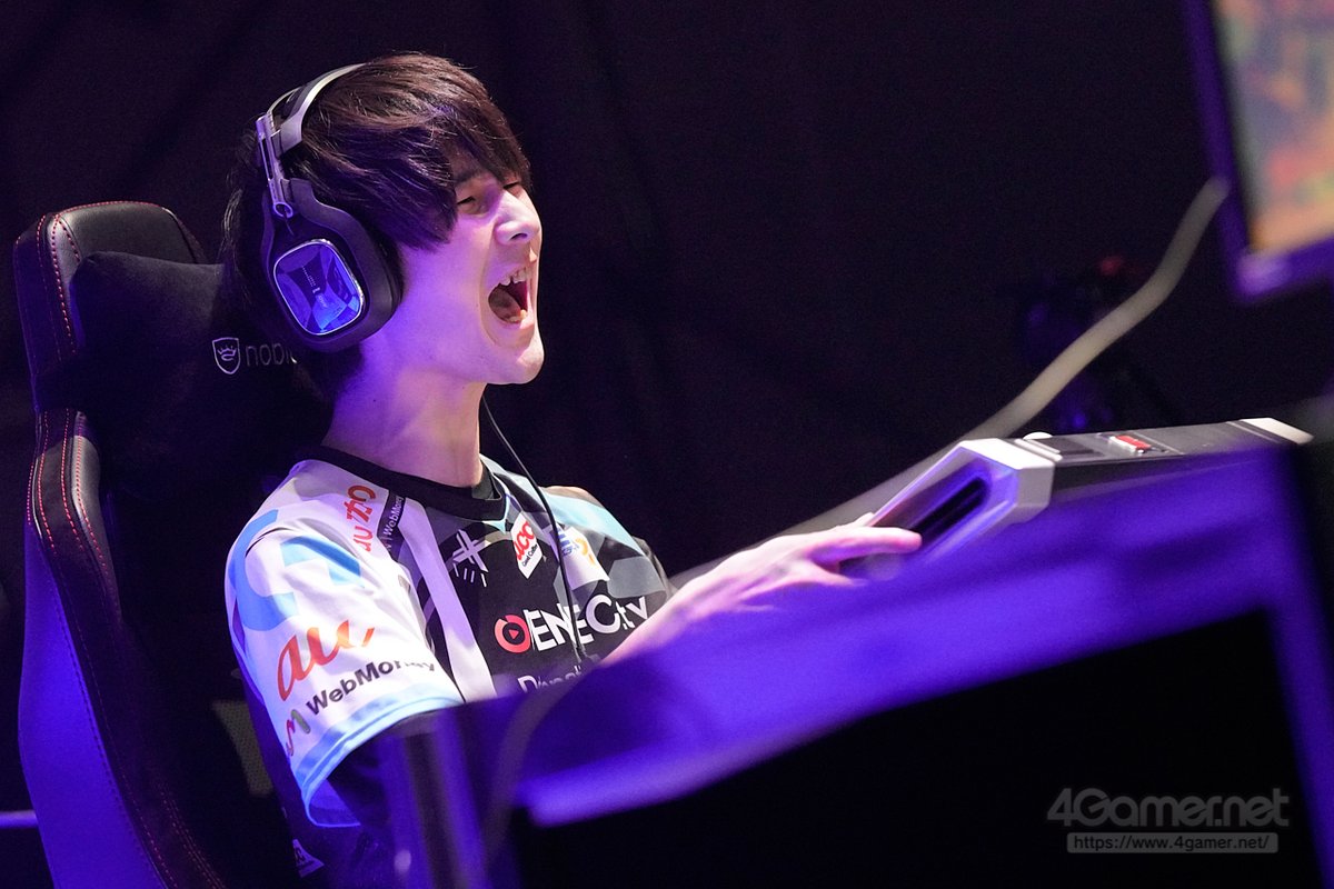 4GamerLive's tweet photo. 第1試合はsako選手とナウマン選手。開幕からキレキレのsako選手のメナトに対し，徐々に調子を上げていくナウマン選手のさくら。最後は怒濤の追い上げで，間に合った形。ナウマン選手がWinner's Finalへ。#EVOJapan2020 https://t.co/BtzxDlR40g