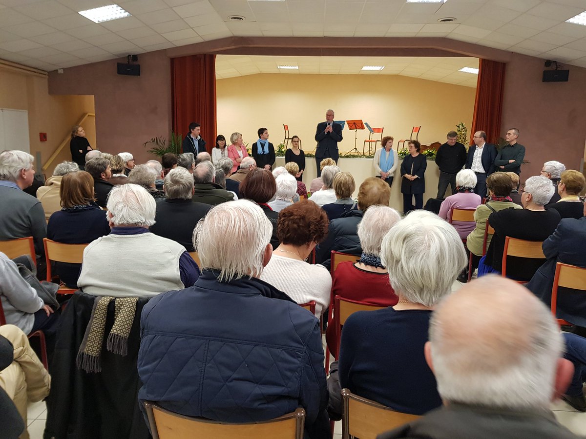 olivierjarde's tweet photo. Merci aux nombreux participants à mes vœux en présence de @Amiens_Ensemble et de l #orchestreuniversitairedepicardie @MargauxDeletre @PaulEricDecle @pierresavreux @CaroBohain27 @FranceFONGUEUSE @RichardGouron @DeroussenF @FranckDarragon https://t.co/SJouT6RMVq