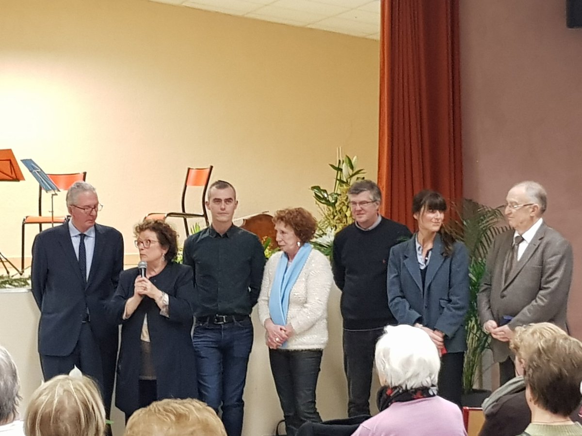 olivierjarde's tweet photo. Merci aux nombreux participants à mes vœux en présence de @Amiens_Ensemble et de l #orchestreuniversitairedepicardie @MargauxDeletre @PaulEricDecle @pierresavreux @CaroBohain27 @FranceFONGUEUSE @RichardGouron @DeroussenF @FranckDarragon https://t.co/SJouT6RMVq