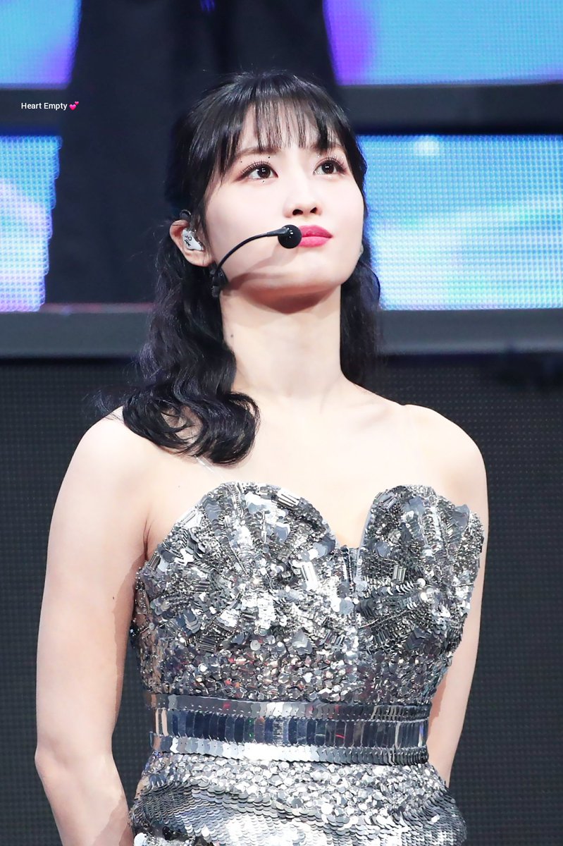 heartempty_mm's tweet photo. 200105 GDA D2

be happiness in New Year 😋

#TWICE #트와이스 #MOMO #모모 #モモ https://t.co/lEZU1diTue
