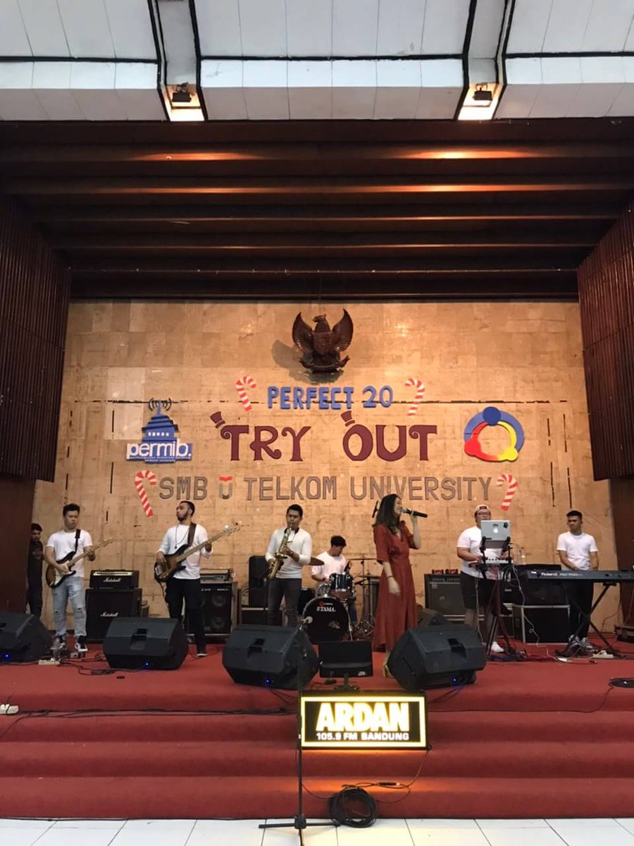 [LIVE REPORT]

Tiara Effendy on stage👩🏻‍🦰
Yuukkk kita nyanyi bareng-bareng, dan kita seru-seruan bareng sama Tiara Effendy🎤