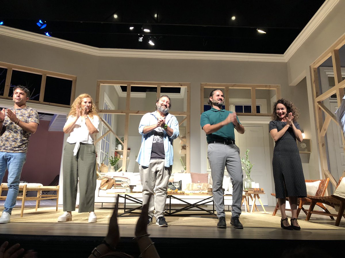 rojascallee's tweet photo. Alivia mucho la mente y el alma ir al teatro 🎭 un día antes de elecciones!! Mi mejor date en fam. ❤️ 
Recontra buenaza la obra!! @katiacondos @gonzalotorres @paulvega_f @AliciaMercadoR @romuloassereto @SchullerRenzoOF https://t.co/TREKgcgurd