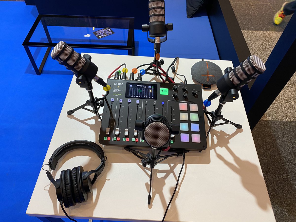 talktojpierce's tweet photo. Ready to rock and roll @ #faststart2020 if Your in Vienna, stop by the Social Lounge v2.0 for #freebeer, #redbull, shirts, jackets and more... https://t.co/1SSkOFtde7