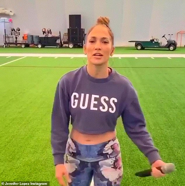 WORLDMUSICAWARD's tweet photo. #JenniferLopez stuns in latest #Guesscampaign while she gets ready for her performance at the #SuperBowl2020 #HalfTimeShow next week in #Miami!👩🎤📸✨🔥🏈🌴👑 @JLo
https://t.co/VyuOncc5wd https://t.co/WsBTwZviHo