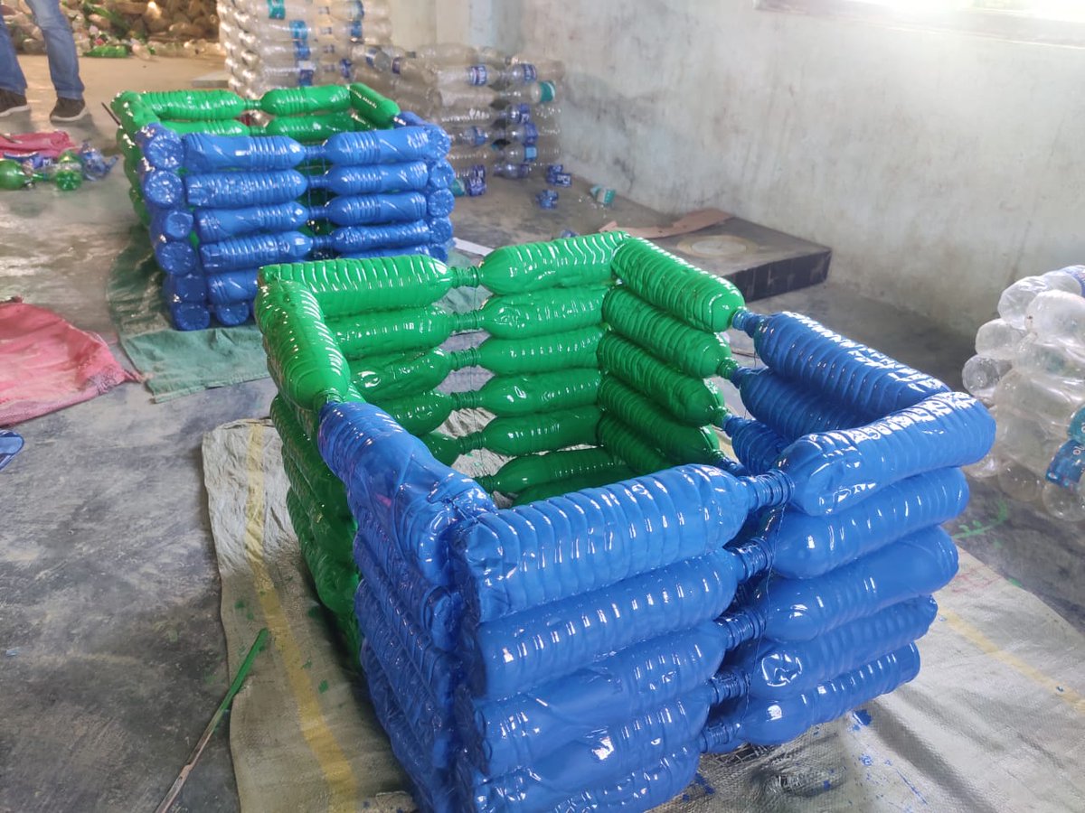 MaheshCh9017's tweet photo. #Tamenglong District administration  
Initiatives to deal with #singleuseplastic waste. Mura (local stools , vertical gardens and dustbin from #plastic waste made from plastic bottles..@armstrongpame @paramiyer_ @swachhbharat @manipur_cmo @DiprManipur https://t.co/LXv8nsMsVf