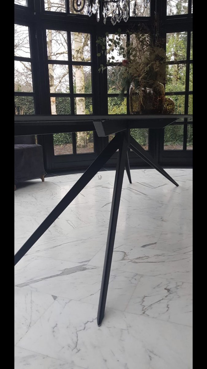 retailLAB's tweet image. Great to see that our ‘Fine Legs’ table goes viral. Thanks Ed Tchai and TEPE.