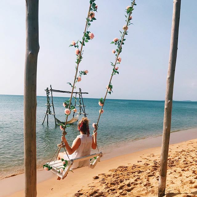 Just a basic bitch swinging her way back to the city... #phuquoc #vietnam #thepalmyphuquocresortspa #beachswing #searchwandercollect #saigonexpats #vietnamexpat #vietnamnow #visitvietnam #vsco #vscocam ift.tt/2TZE4bY