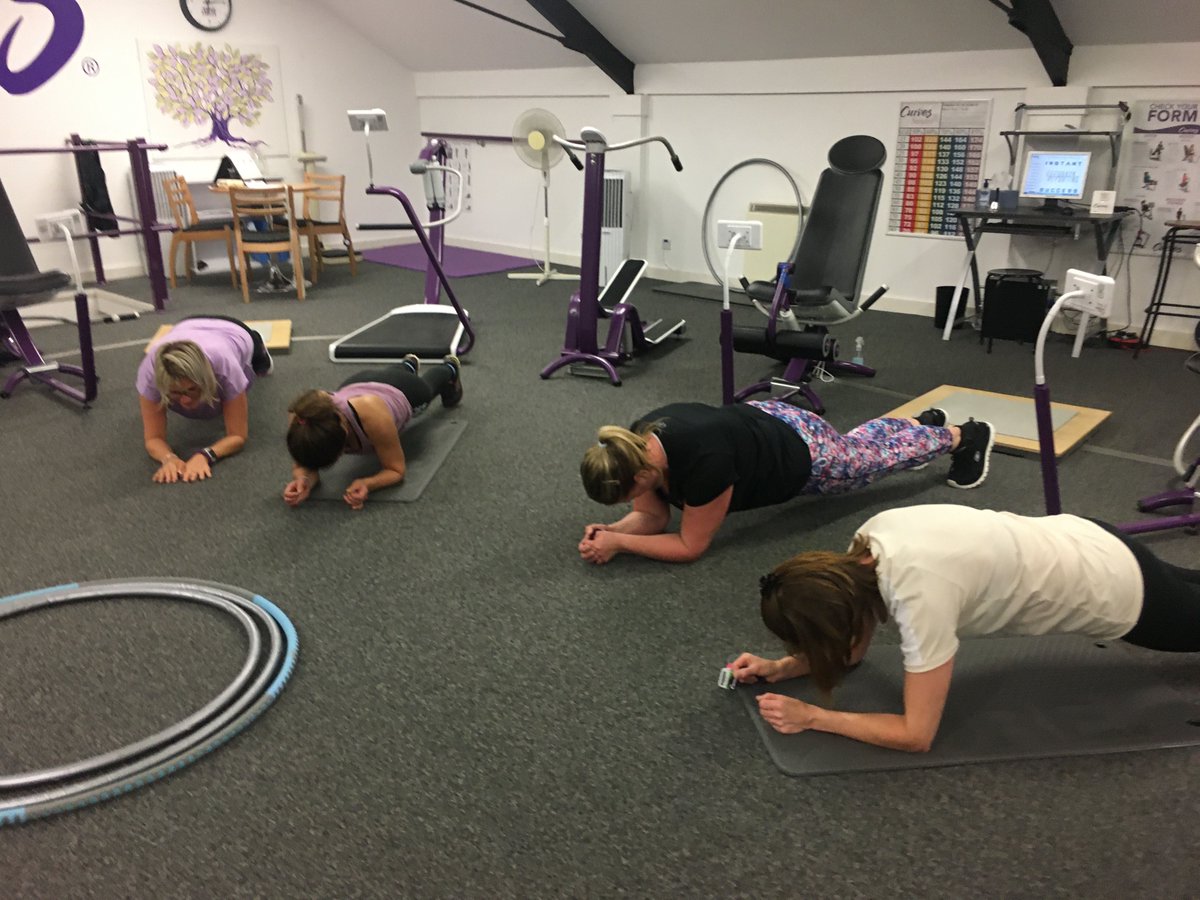 💜 Curvettes that plank together, stay together!!! 💜 
#nochallengenochange #strongwomen #motivation #womensfitness #plank #hampton #teddington