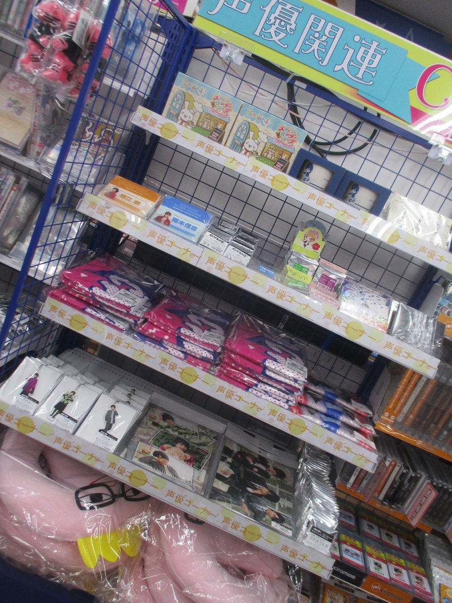 アニメイト池袋本店 ７f商品情報 当店７fにて ボドあそ 俺癒 健僕 そま君 鳥セツ おしバカ Etc 声優様のグッズを展開中アニ その中で今回は あまさしお さんのグッズをご紹介 クリファイル トレーディング缶バッジ スタンド付き