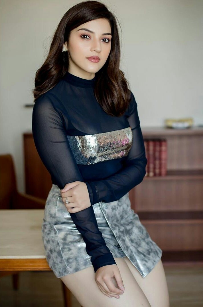 Mehreenism's tweet photo. Stylish DIVA @Mehreenpirzada 💕😍. https://t.co/K5OT10O8dw