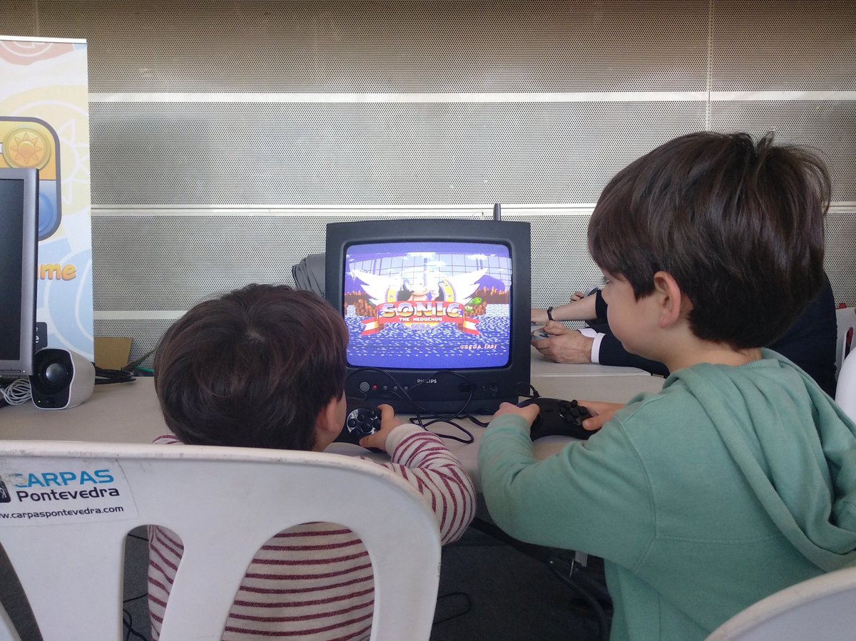 RetroVigo's tweet photo. Uno de nuestro clásicos más queridos de #megadrive.🕹️🎮🔝👊💥👊🔝🎮🕹 #Sega # Sonic #Retrogalaicos #mundonenos #pontevedra #RetroGames #RetroGame #RetroGaming https://t.co/wwXL4Fy7qy
