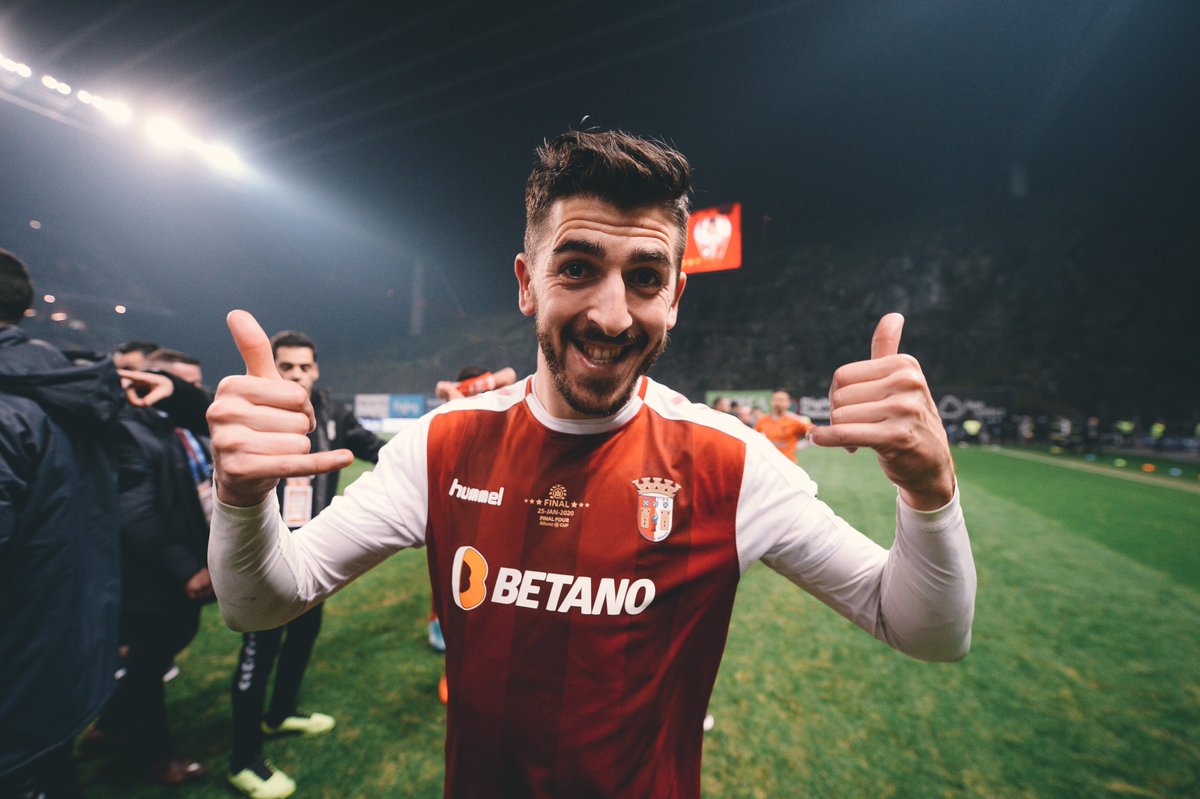 SCBragaOficial's tweet photo. Ora muito bom dia, 𝗖𝗮𝗺𝗽𝗲𝗼̃𝗲𝘀 😉🏆

#AllianzCup https://t.co/lKdOTwY3nw