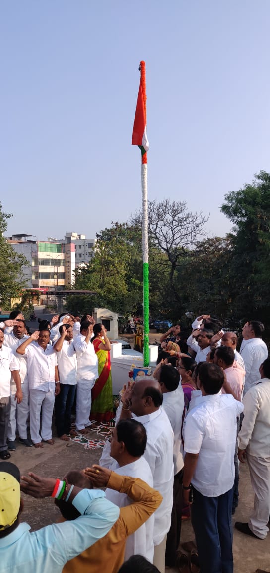 DC_Kapra's tweet photo. ##Swachh Kapra🙏🙏

##Happy Republic day

##Republic day flag hoisting &amp; celebrations in Kapra Circle office.@ DC- Kapra.@GHMCOnline @KTRTRS @ZC_LBNagar https://t.co/k2VfbY7opI