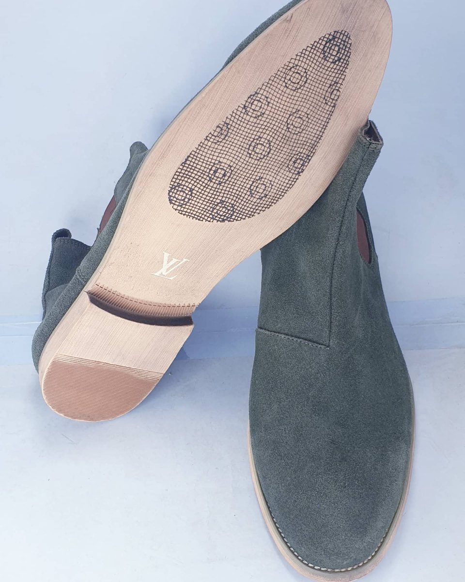 AkubeKing's tweet photo. This LV is available via our IG - link in bio.
.
#akubeking #akube #akubeshoes #Burna #Burnaboy Teni OAPs https://t.co/NENqDueUwH