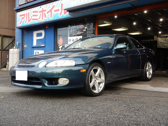 ｆｉｔコーポレーション ３０ソアラのタイヤ交換です これなんと マニュアル車です ソアラは久しぶりに動かした 今 乗ってもやっぱりいい車ですね ドアの開き方がバブルな時代を感じます T Co Qxommyxqwu ソアラ タイヤ交換 ホイール