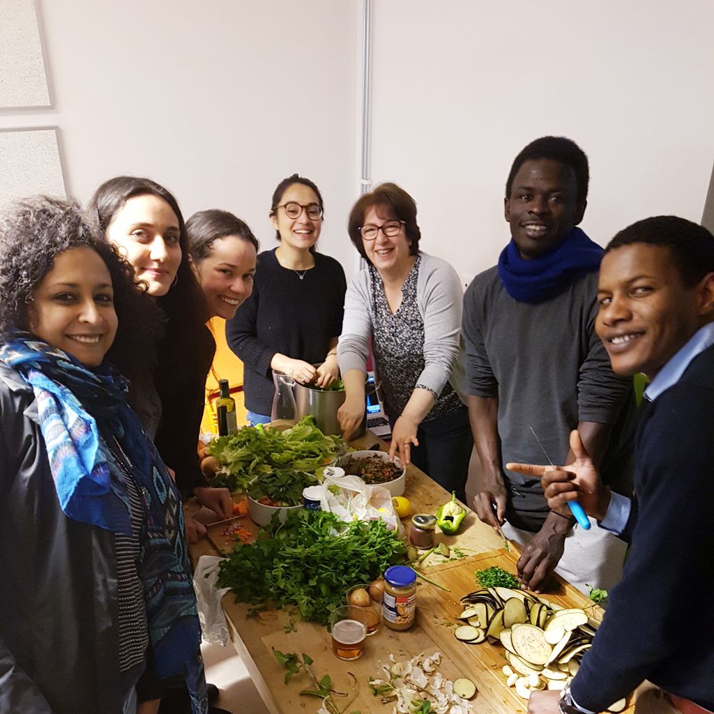 CausonsFr's tweet photo. Ce week-end nous appliquons nos principes à nous même. L'inclusion passe aussi par la convivialité, au sein de l'association. Bienvenue aux nouveaux bénévoles et nouveaux enseignants 🤗 

#association #causons #weekendintegration https://t.co/dAgAotoLOn
