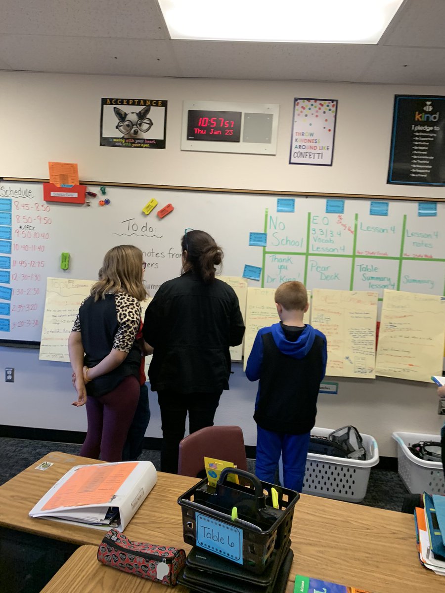 MrsSalazar09's tweet photo. After students presented their work, they used them to create an independent summary! #extraordinary #thinkanalytically @LegendSprings @4th_legend @DVUSD https://t.co/faAKkxBUV2