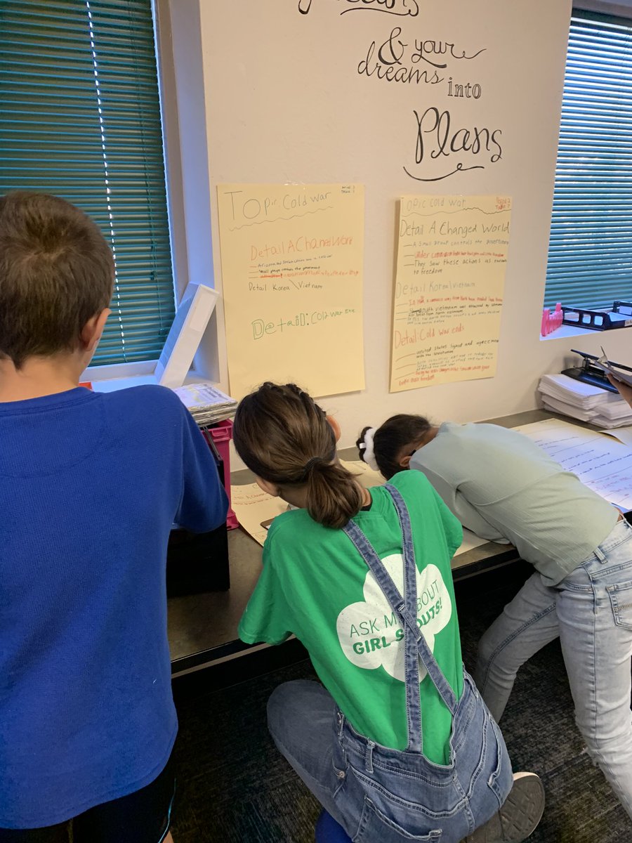 MrsSalazar09's tweet photo. After students presented their work, they used them to create an independent summary! #extraordinary #thinkanalytically @LegendSprings @4th_legend @DVUSD https://t.co/faAKkxBUV2