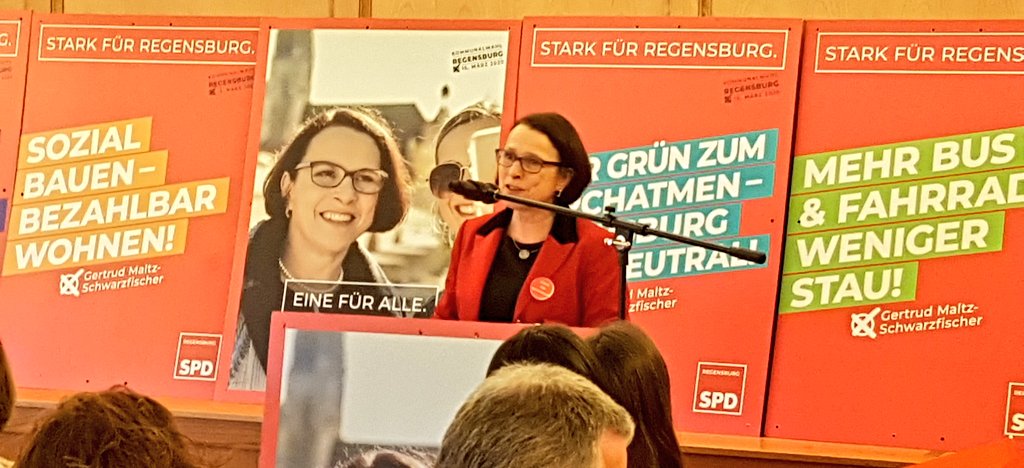Dr_Landgraf's tweet photo. "Den #Fortschritt nutzen, den #Menschen &amp; der Gesellschaft nützen, und etwas mehr #Europa bauen"

Jahresempfang der #SPD #Regensburg mit der Bürgermeisterin #GertrudMaltzSchwarzfischer 
&amp; @seaeyeorg-Gründer #MichaelBuschheuer

#EineFürAlle #StarkFürRegensburg #Kommunalwahl2020 https://t.co/0SFebCHgz0