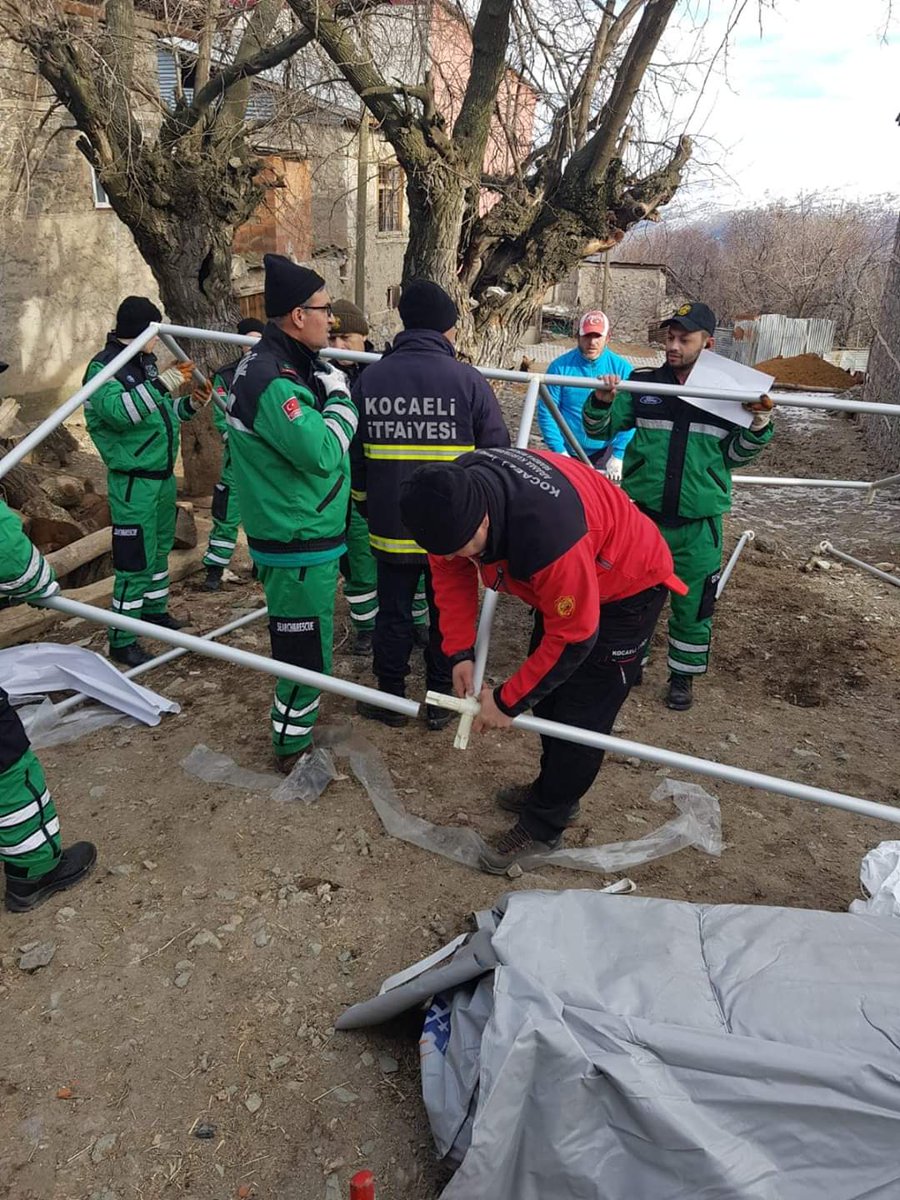 kbbitfaiye's tweet photo. Afet konusunda Türkiye'nin en deneyimli ve donanımlı ekiplerinden olan Kocaeli  Büyükşehir Belediyesi ekiplerimiz, depremde hasar gören #Elazığ köylerinde geniş kapsamlı çalışmalarını sürdürüyor.
#ELAZIĞdeprem
@tahirbuyukakin
@kocaelibld https://t.co/BxzQvX7Wlp