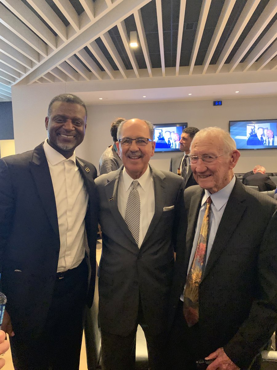 MertonHanks36's tweet photo. Great to see so many @uiowa @TheIowaHawkeyes, @MeanGreenSports , @SMUMustangs  alumni and supporters at the memorial service of Coach Hayden Fry. Truly a historic evening with a galaxy of NCAA and NFL coaches, players and administration paying respects. https://t.co/AVUKFYfyrn