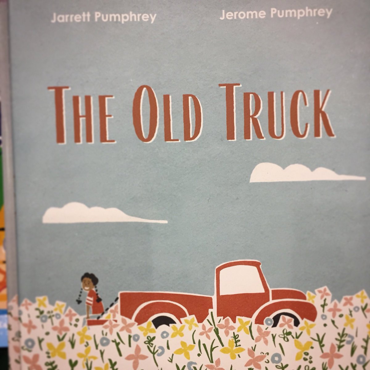 marksiegelbooks's tweet photo. #alamidwinter2020 #bookhaul many gems 🌟💛💙💛💙🌟

@JeromePumphrey @jpumphrey @MichaelaGoade @CaroleLindstrom @KateMessner @MrAdamRex @MacKidsSL @ChronicleKids @DanielNayeri @LevineQuerido https://t.co/9HQQ8mUtvw