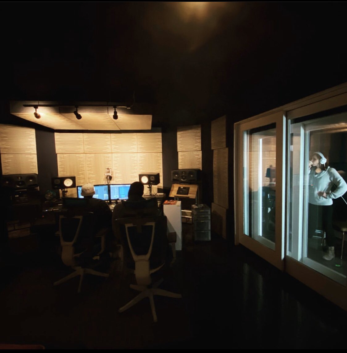 iamLawrence_D's tweet photo. The goal isn’t to live forever. The goal is to create something that will. 📸 @logancodymusic
#newmusic #Nashville #musiccity #Rogue #PandorasBox #RogueMusic #balancesandtruth #2020vision #singer #singersongwriter https://t.co/Eg697n32PN