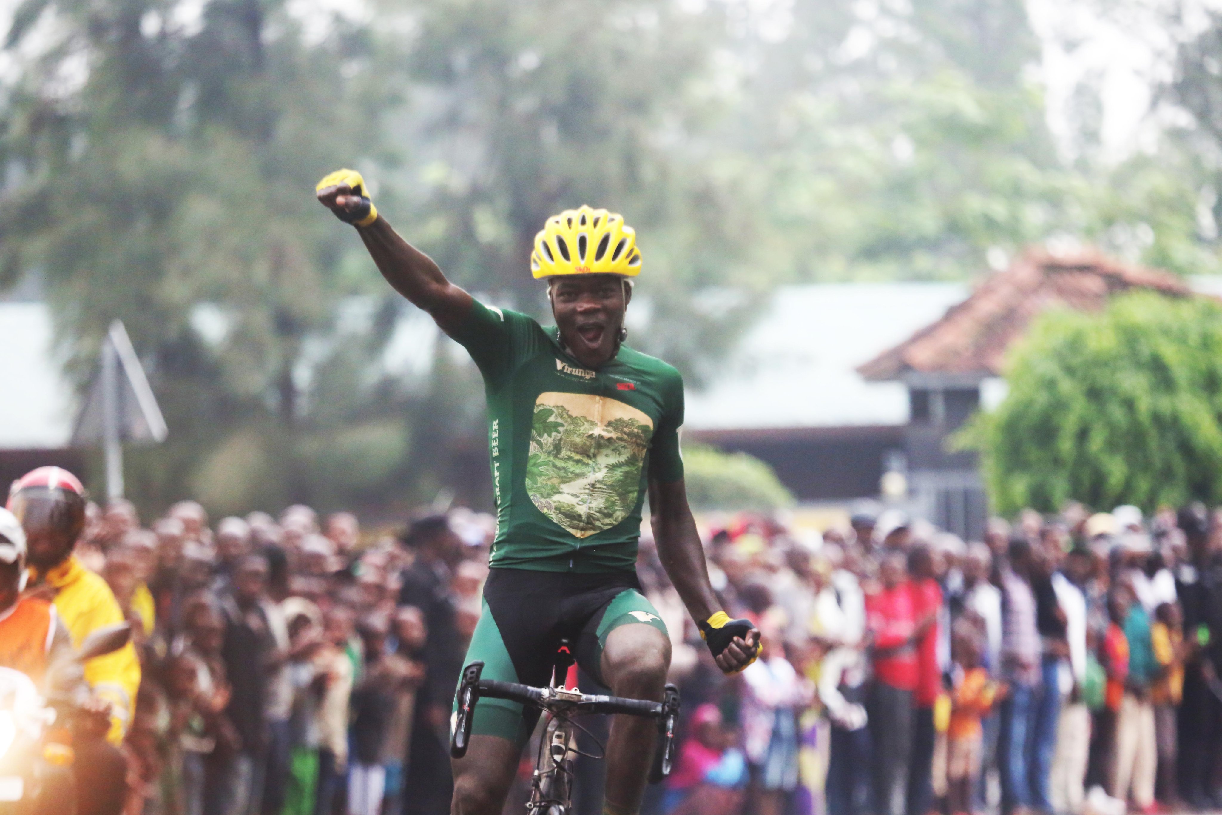 EPN1qXRX0AAppCF?format=jpg&name=4096x4096