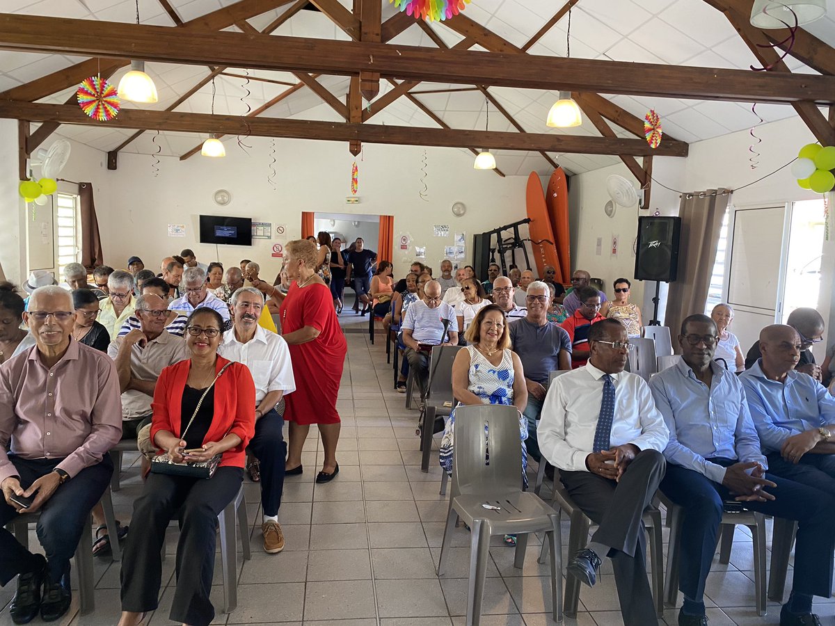 VictorinLurel's tweet photo. Nous sommes nombreux à #TerreDeBas pour soutenir notre ami @EmmanuelDuval7, maire sortant, candidat à sa réélection et conduisant la dynamique équipe de "Réunir et Réussir Terre de Bas". Un bon maire qui mérite amplement d’être reconduit. Les électeurs le porteront 1 Nelle fois. https://t.co/94ooITTtfN