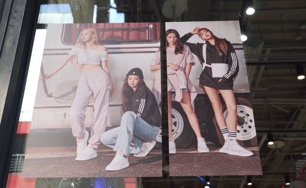 lipftkjs's tweet photo. this is the first time i saw these and why did they cut jisoo dufhdjdidifuf 💀 #AdidasTreatJisooBetter https://t.co/fiU3pJJeQz