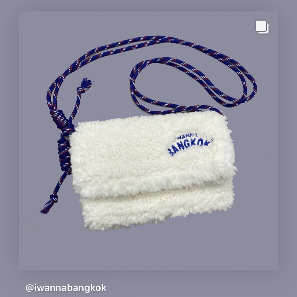 Teddy Bear Skin Cross Body +Bucket Hat 🌈 น่ารักมากกกก น้องมีความปุกปุย ทั้งหมวกและกระเป๋าเลย กระเป๋า 690  หมวก 790 บาท ของมันต้องมีไหมมมมม จาก IWANNABANGKOK ค่ะ 🧢☁️🐻