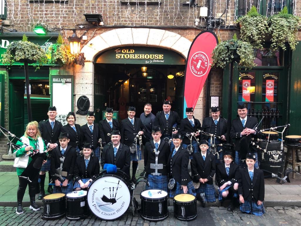 theoldstorehous's tweet photo. Welcome to @theoldstorehous @ClewBayPipeBand #TradFest2020 https://t.co/XDExeSpUPu