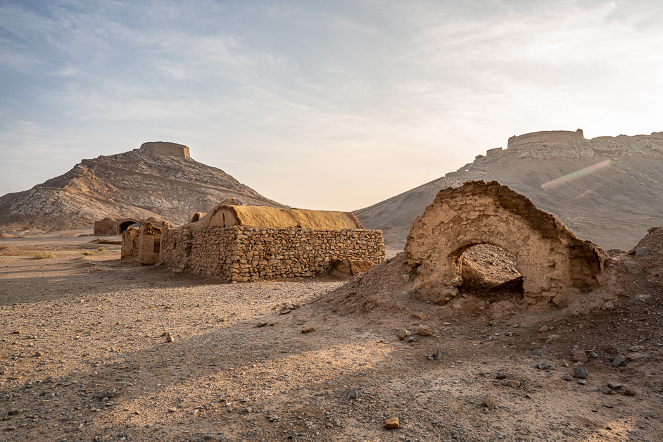 sven_kalbhenn's tweet photo. The preferred form of #burial for #Zoroastrians is the so-called sky burial. This means that the deceased are placed on a #TowerofSilence (#Dachma) where the #corps are eaten by #vultures. The remaining #bones are then thrown into a pit in the middle of the tower. #Yazd #Iran https://t.co/Ljzlt6pkPa