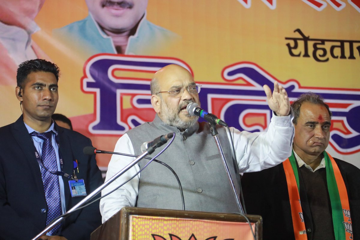AmitShah's tweet photo. रोहतास नगर, दिल्ली: कांग्रेस व केजरीवाल ने देश को गुमराह कर दंगे कराए, दिल्ली को असुरक्षित किया। ये अभी भी कह रहे हैं की हम शाहीन बाग के साथ हैं। मैं दिल्ली की जनता को कहना चाहता हूँ कि ये लोग दिल्ली को कभी सुरक्षित नही रख सकते क्यूँकि इनकी आँखों पर वोट बैंक की पट्टी बंधी है। https://t.co/2i6SaPYUS9