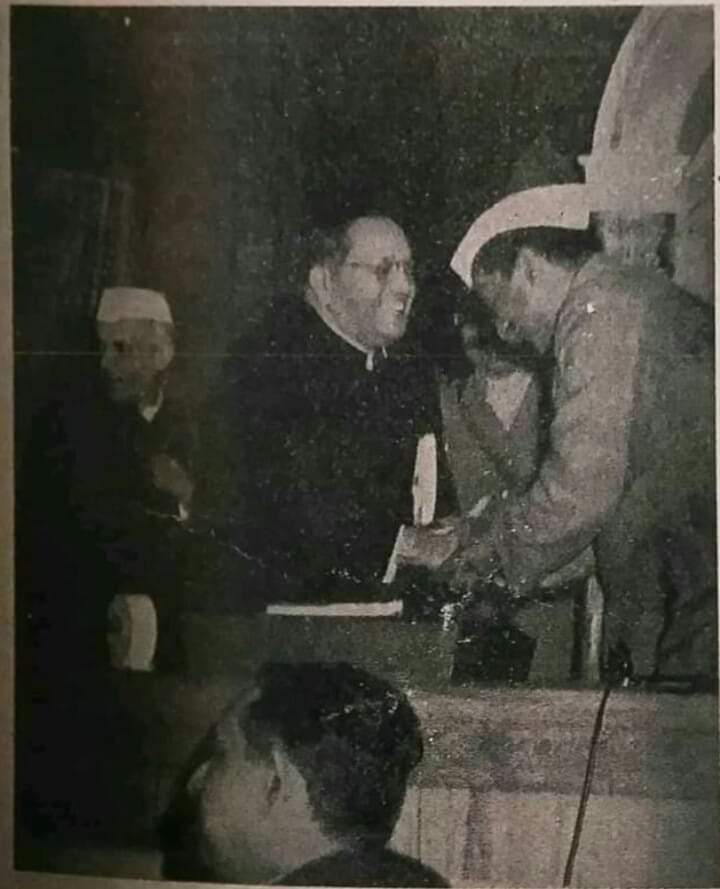 JayBhimSidd's tweet photo. #Smile of gifting new #India! 🇮🇳
#Rare pic of Dr. #Babasaheb #Ambedkar along with  Rajendra Prasad and Nehru...
#OnThisDay! 🇮🇳
#RepublicDay! #Priceless
#Share! #Retweetv🔄 https://t.co/rV8uN0IrMC