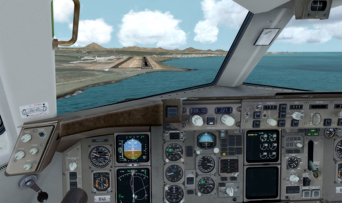 CanariasCharter's tweet photo. Landing RW03 GCRR 757-200 @ndres1981  #aerolineavirtual #aerolinea_virtual # p3d #simulador #virtual_airline #virtualairline #pilotovirtual #aviones #repaints #liveries #livery https://t.co/YYjjS3YgiU
