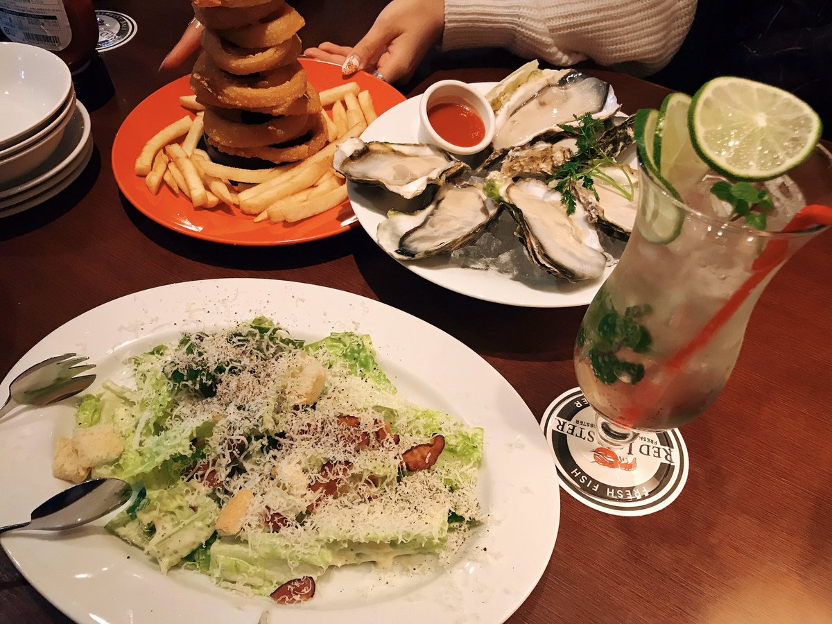 lovehina2's tweet photo. 今夜は娘とです♡
#daughtersbirthday #seafood #lobster #oyster #bigwavebeer #minttower https://t.co/VZVWJrGa9t