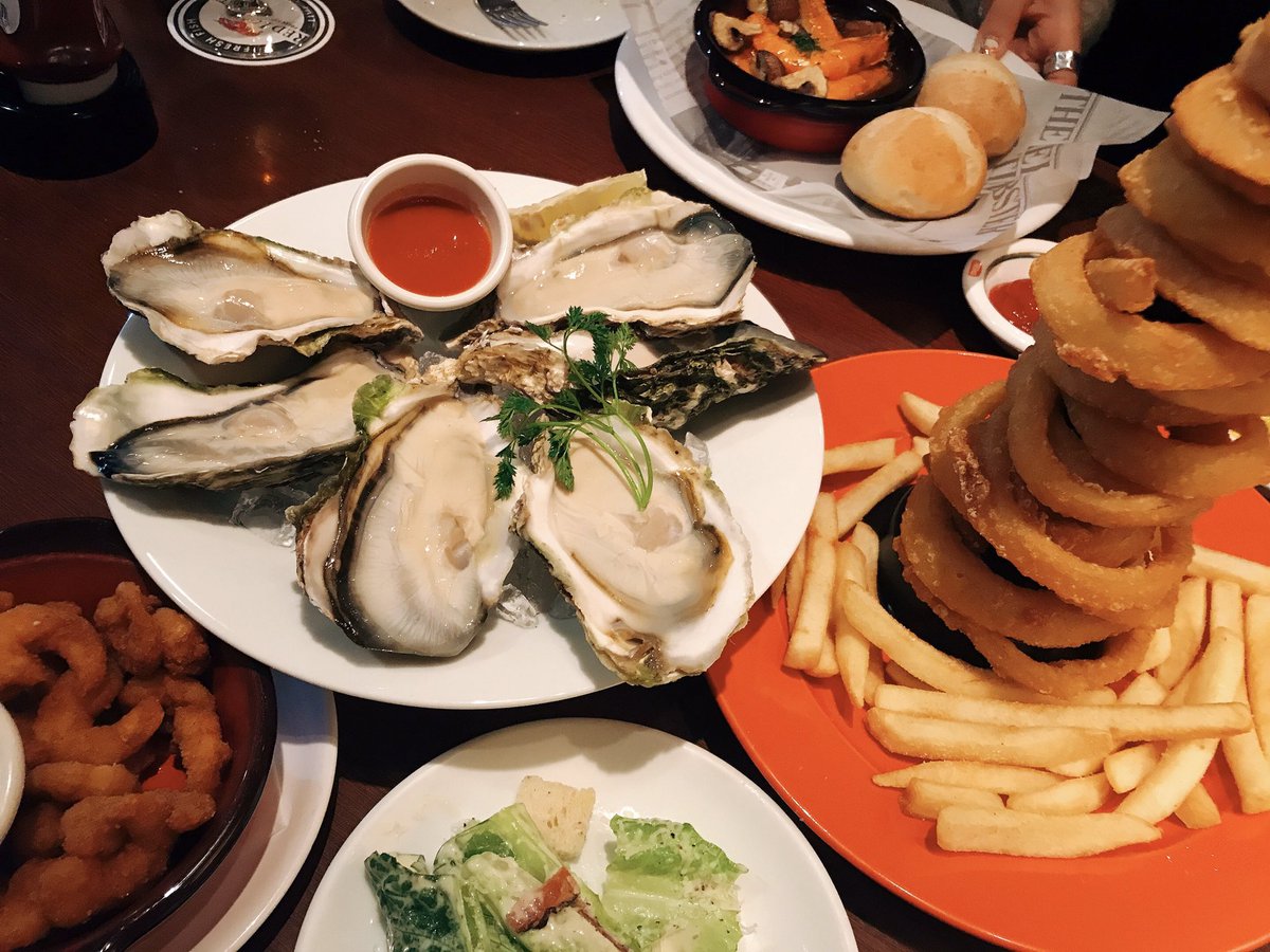 lovehina2's tweet photo. 今夜は娘とです♡
#daughtersbirthday #seafood #lobster #oyster #bigwavebeer #minttower https://t.co/VZVWJrGa9t