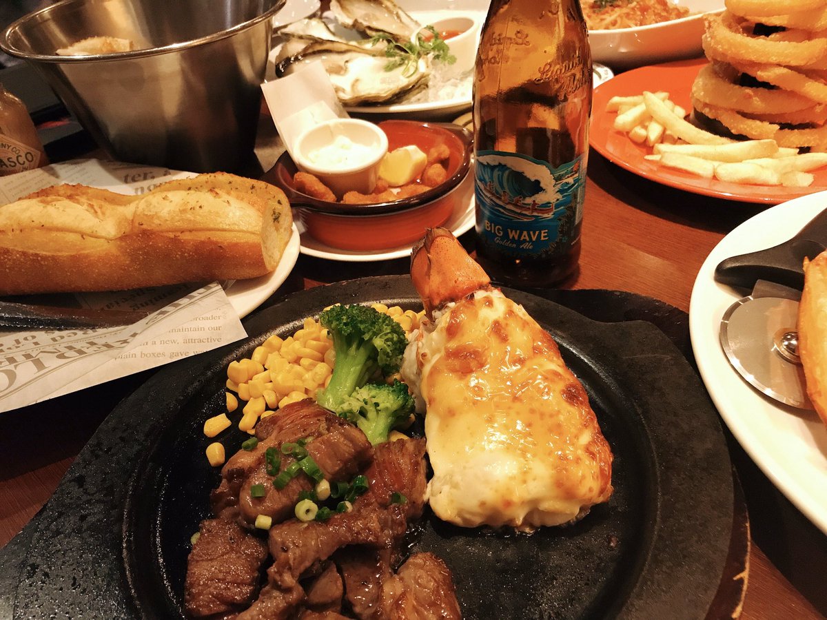 lovehina2's tweet photo. 今夜は娘とです♡
#daughtersbirthday #seafood #lobster #oyster #bigwavebeer #minttower https://t.co/VZVWJrGa9t