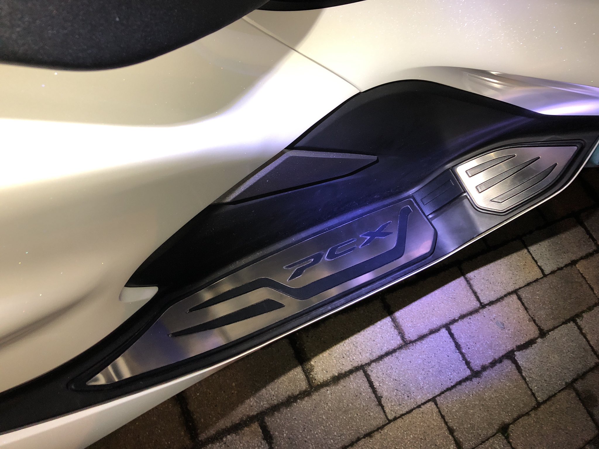 ノリクロサンボ On Twitter ステップボード交換しました Pcx Jf81 Pcx125 ステップボード
