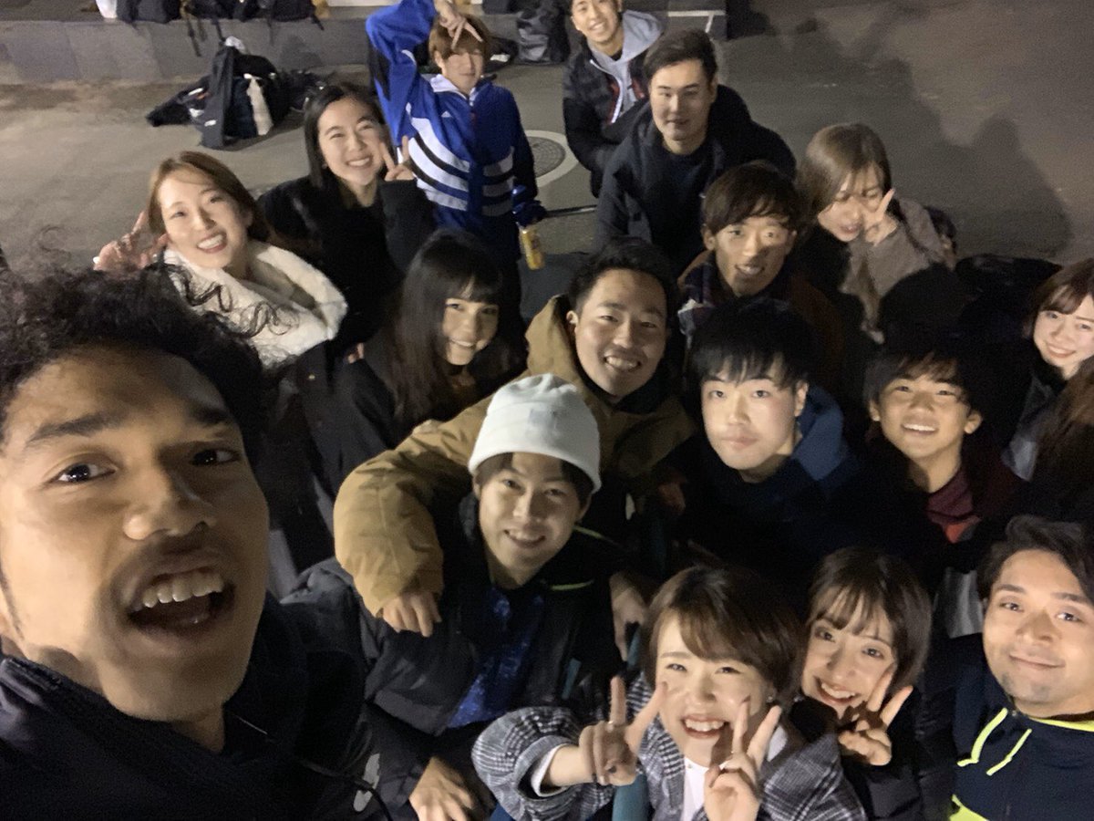 buzz_since_2009's tweet photo. 体験にきてくれた1年生の女の子たちも加わり、活気のある今年度最後のBUZZ練🎾となりました！
1年間大きな怪我もなく、みんなで楽しく活動できました✨ありがとうございました😊

4年生の先輩と過ごす時間も残りわずか😢とてもさみしいです… https://t.co/rPd0Tx5Tef