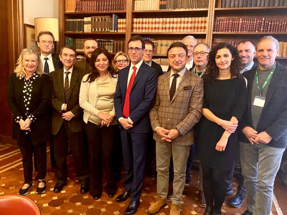 SiciliaCorecom's tweet photo. La Presidente del @SiciliaCorecom @mariaastone eletta vicepresidente vicario del Coordinamento Nazionale #CorecomItalia su proposta del neo Presidente #AlessandroDeCillis presidente #CorecomPiemonte Al link dichiarazione @mariaastone
https://t.co/TWtSK1TtAQ https://t.co/6xFgrKAjXL