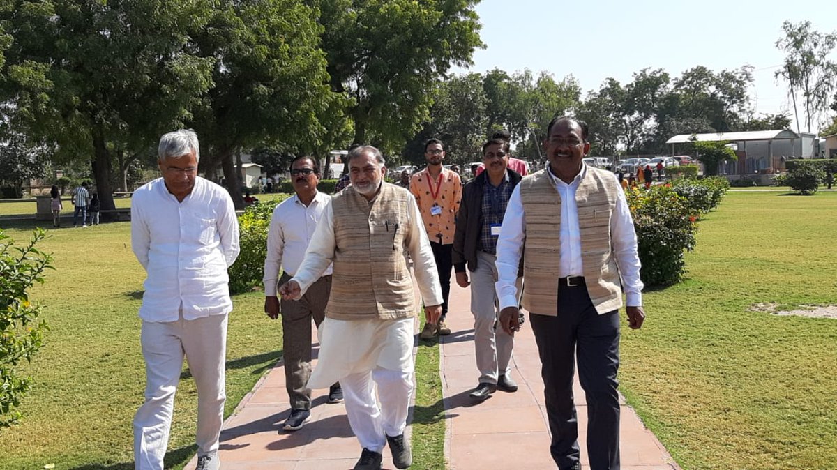 JatinKalvani's tweet photo. #BapuSchoolMe @harshad5350 @iitegandhinagar @pavagadhi_tejas @HarshKevin2 @tsjoshi https://t.co/l4zhSYks99