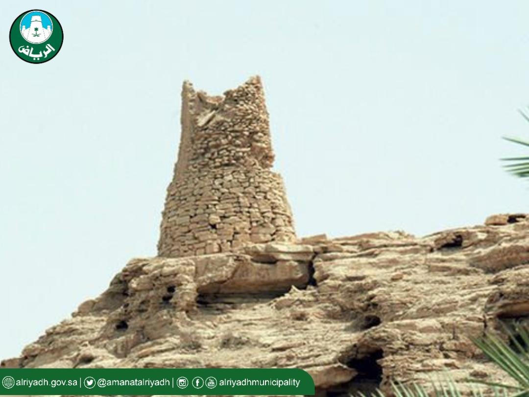 Amanatalriyadh's tweet photo. الحائر.. بوابة مدينة الرياض الجنوبية..
تلتقي بها ثلاثة أودية محفوفة بمزارع النخيل المحتمية بجبال تُطل على قرية تراثية يعود تاريخها إلى قرابة ٨٠٠ عام.

#بالحائر_نهتم https://t.co/dwN1j7Lt0z
