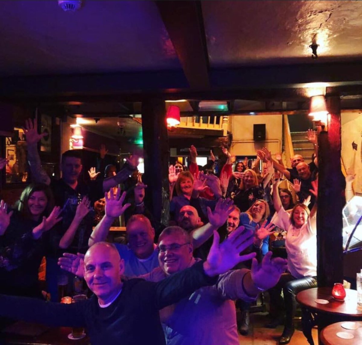 JBChophouse's tweet photo. It’s gonna be a good one 🎸🤘@JBChophouse @GraffitiTree #sunday #wigan #makejanuarygreatagain https://t.co/44nSk3ns0t