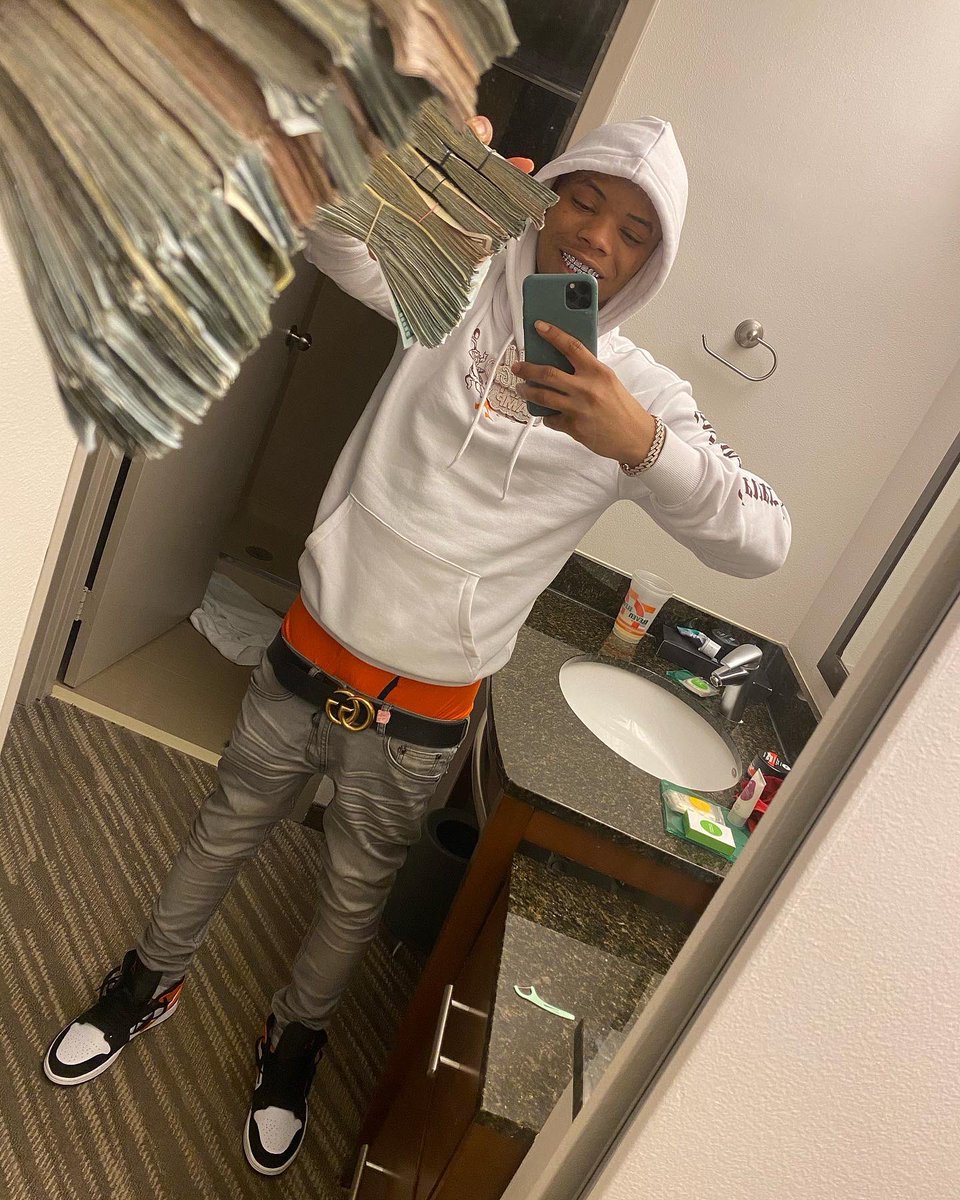 1LilMigo's tweet photo. 6:AM Vibes🌴
#CMGHeavyCamp🏋🏽‍♂️ https://t.co/J8Nyl3XjML