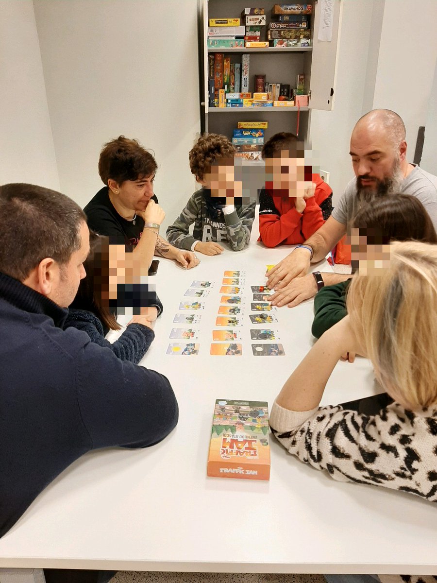 Galukasociacion's tweet photo. Nueva quedada para soci@s!!!! Nos lo pasamos genial y el tiempo voló una vez más....así que el sábado que viene repetimos 😜😅 https://t.co/mwYrVlnOEG