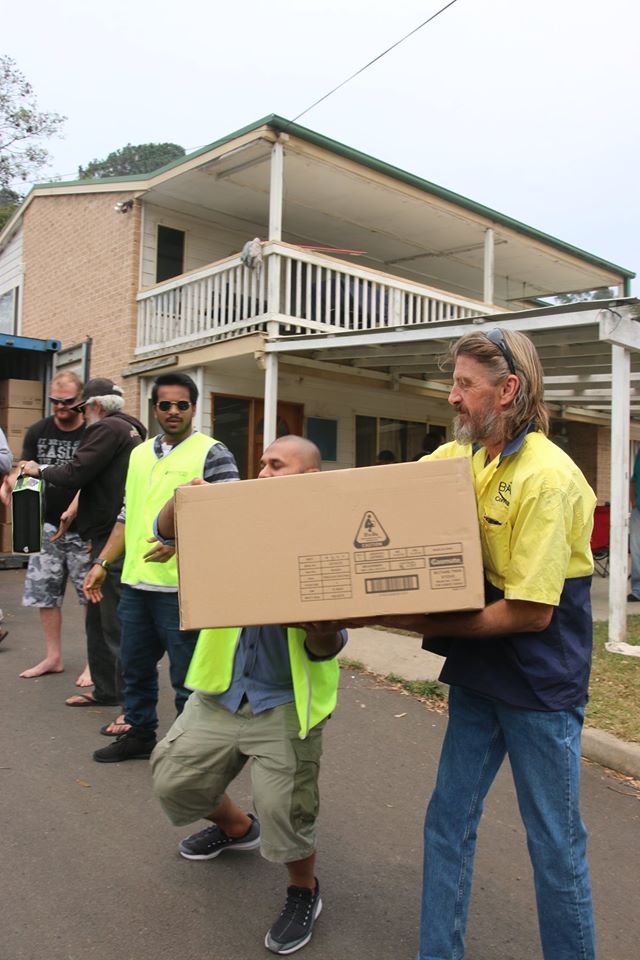 broinneed's tweet photo. We recently travelled down with Sadaqa Welfare Fund to Mogo (Southern NSW) to help out the local community devastated by the #bushfires.
It was an incredible effort by all that were involved, and we're grateful to have provided assistance ❤❤.
#BrothersInNeed https://t.co/98GwQyHogk